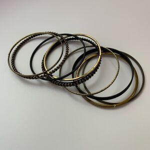 Set of 10 Mixed Black & Bronze Metal Bangles – Boho Layered Look